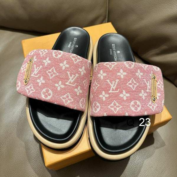 Picture of Louis Vuitton Slippers _SKULVcoloursz38-45JM0124377